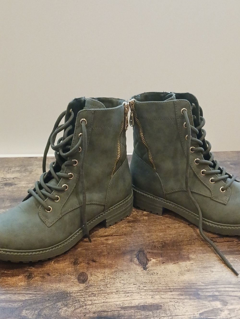 GBG Los Angeles  BY GUESS Olive Green Lace-Up Combat Boots womens Size 7m